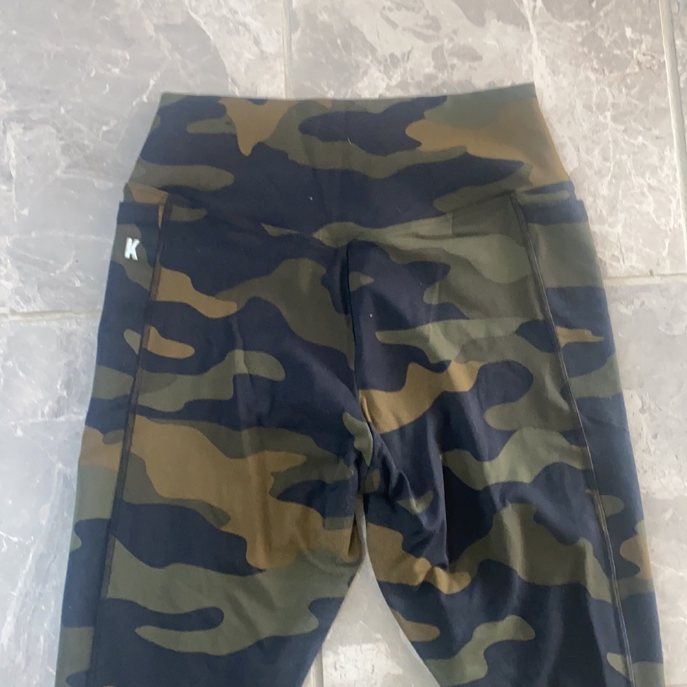 PINK ultimate camo legging - Picture 6 of 8